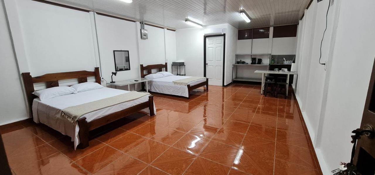 Sleep&Go! Cabina Cuadruple En Siquirres Centro - And Rafting Tour! Siqurres Da Alegria 외부 사진