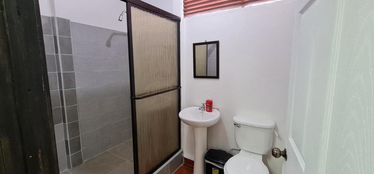 Sleep&Go! Cabina Cuadruple En Siquirres Centro - And Rafting Tour! Siqurres Da Alegria 외부 사진
